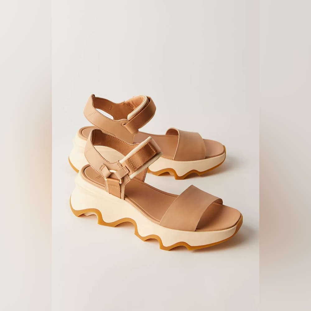 Sorel Kinetic Impact Y-Strap High Sandals Size 8.5